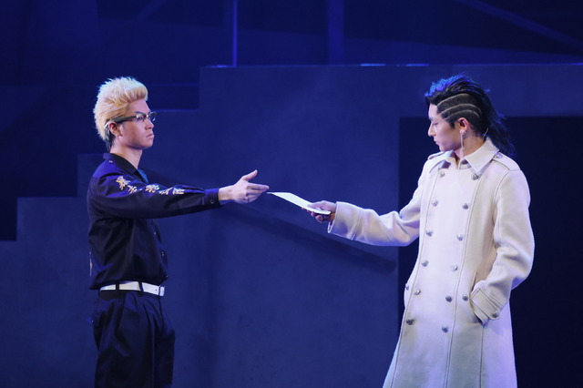 『舞台「東京リベンジャーズ」－聖夜決戦編－』舞台写真（C）和久井健・講談社／舞台「東京リベンジャーズ」製作委員会