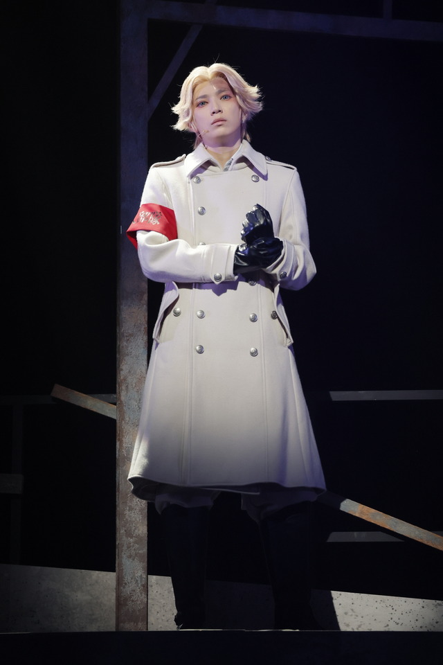 『舞台「東京リベンジャーズ」－聖夜決戦編－』舞台写真（C）和久井健・講談社／舞台「東京リベンジャーズ」製作委員会