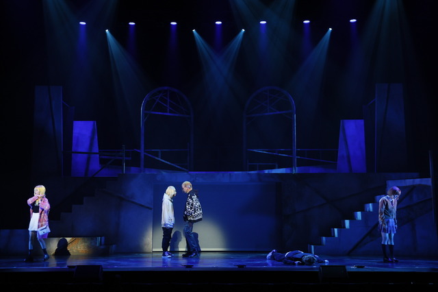 『舞台「東京リベンジャーズ」－聖夜決戦編－』舞台写真（C）和久井健・講談社／舞台「東京リベンジャーズ」製作委員会