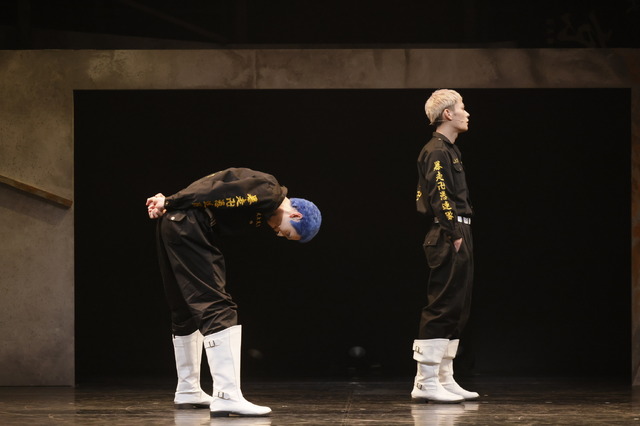 『舞台「東京リベンジャーズ」－聖夜決戦編－』舞台写真（C）和久井健・講談社／舞台「東京リベンジャーズ」製作委員会