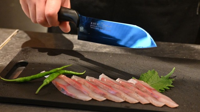 『北斗の拳』 ブルーチタンコーティング三徳包丁 レイ仕様（C）武論尊・原哲夫／コアミックス 1983,  版権許諾証GX-702