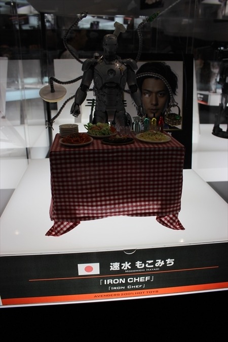 「アベンジャーズ200%ホットトイズ」大ファンの小島瑠璃子と小林麻耶が登壇　オリジナルアイアンマンを披露