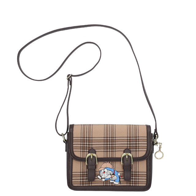 『ドラえもん』「ドラえもん未来デパート限定 ホームズセット ショルダーバッグ」8,800円（税込）（C）Fujiko-Pro　