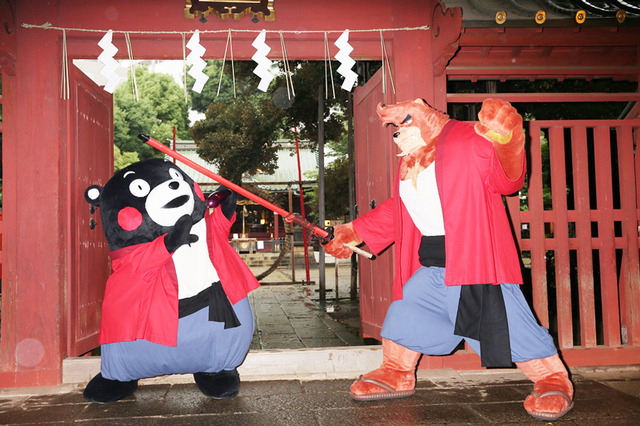 剣術稽古をする熊徹＆くまモン／『バケモノの子』公開直前イベント