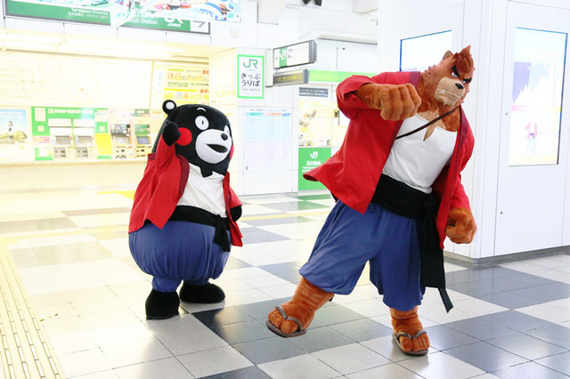 渋谷駅の熊徹＆くまモン／『バケモノの子』公開直前イベント