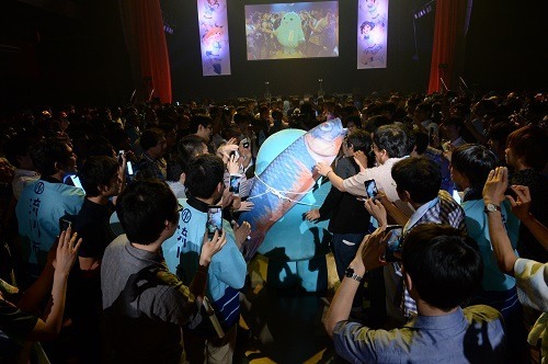 『普通の女子校生が【ろこどる】やってみた。』第2回初夏の流川祭り（c）小杉光太郎・一迅社/流川市ふるさと振興課