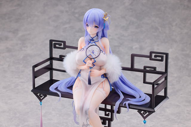 「アズールレーン ロドニー ～完璧な佳人ver.～ 1/7スケール 完成品フィギュア」26,400円（税込）（C）2017 Manjuu Co.， Ltd. ＆ YongShi Co.， Ltd. All Rights Reserved.（C）2017 Yostar， Inc. All Rights Reserved.