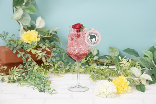 「名探偵コナンカフェ」毛利蘭のザクロといちごのソーダ（C）青山剛昌／小学館・読売テレビ・TMS 1996