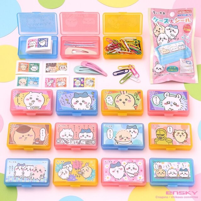 小物入れにも使える“ちいかわ”のケースが可愛い！うさぎやくりまんじゅうも登場のシールが付属で、手持ちのアイテムをちいかわ仕様に