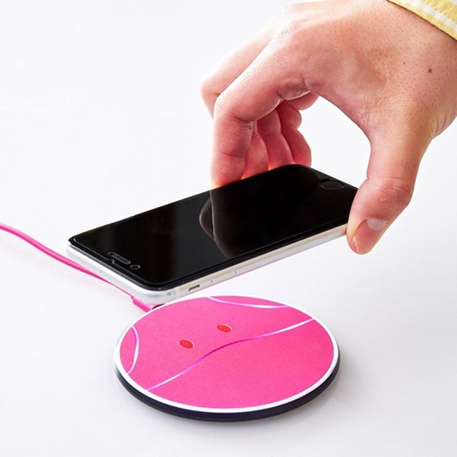 「機動戦士ガンダムSEEDシリーズ ハロ 置くだけスマホ充電器 BOOK」3,575円（税込）（C）創通・サンライズ