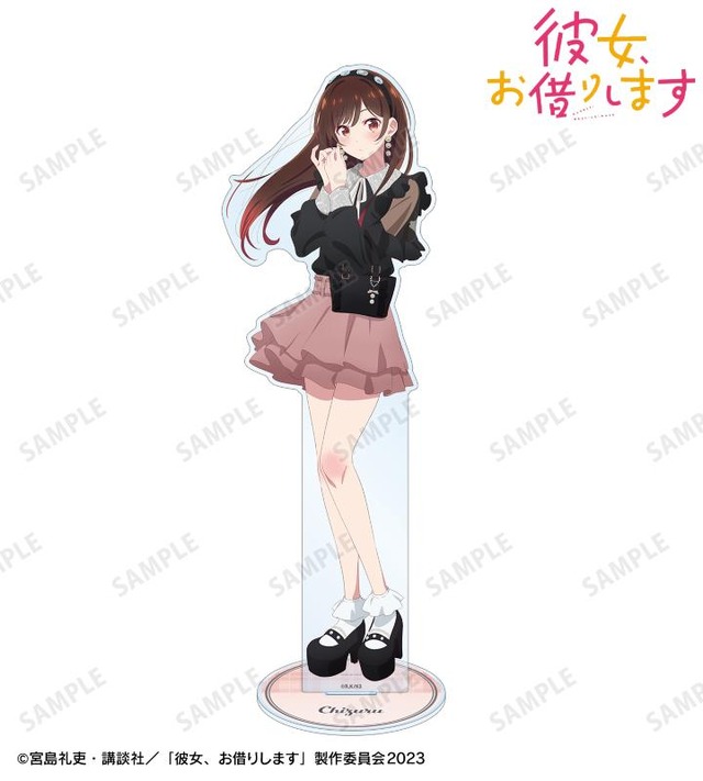 『彼女、お借りします』「描き下ろし ガーリーファッションver. 特大アクリルスタンド」（C）宮島礼吏・講談社／「彼女、お借りします」製作委員会2023