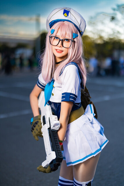 ネオン『勝利の女神:NIKKE』／零崎沙耶（Twitter：@zerozakisaya）、撮影：乃木章