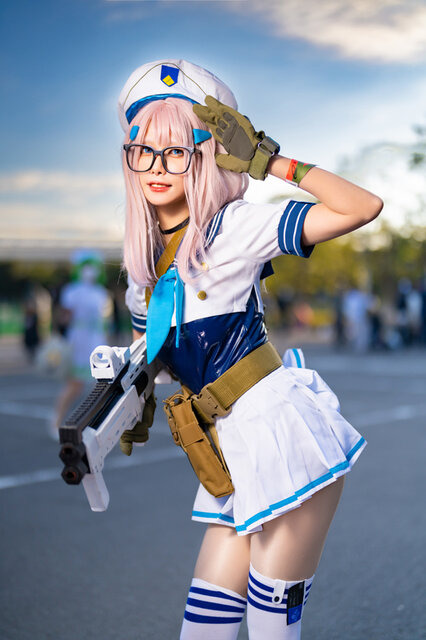 ネオン『勝利の女神:NIKKE』／零崎沙耶（Twitter：@zerozakisaya）、撮影：乃木章