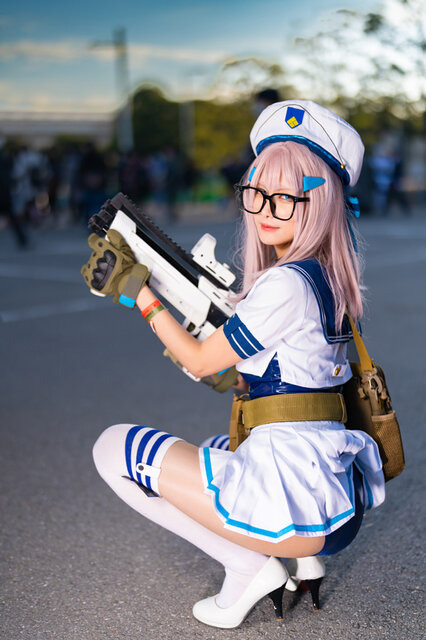 ネオン『勝利の女神:NIKKE』／零崎沙耶（Twitter：@zerozakisaya）、撮影：乃木章