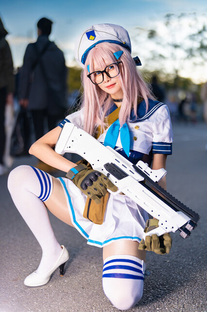 ネオン『勝利の女神:NIKKE』／零崎沙耶（Twitter：@zerozakisaya）、撮影：乃木章