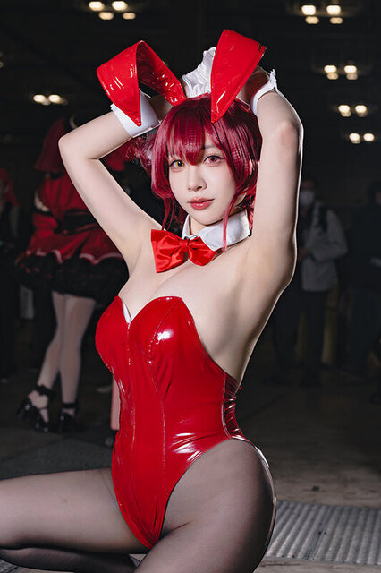 宝鐘マリン（バニーガール）「ホロライブ」／CHIHIRO（X：@chihiro_changTW）、撮影：山颪ヒア（X：@fotomachen）