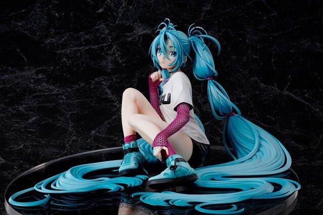 あらわになった太ももがスニーカーに映える！「初音ミク」×米山舞氏のコラボフィギュア締切は3月29まで