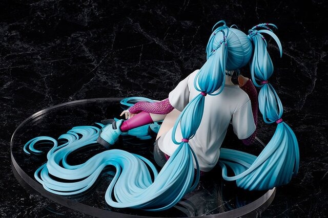 あらわになった太ももがスニーカーに映える！「初音ミク」×米山舞氏のコラボフィギュア締切は3月29まで