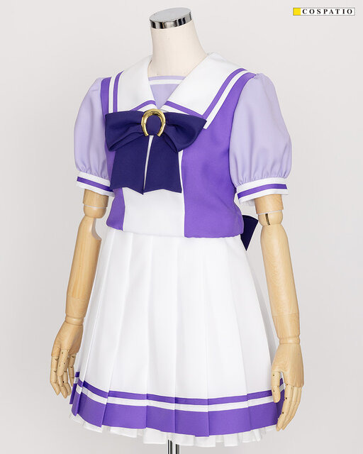 『ウマ娘』公式監修の「トレセン学園」夏制服がとってもリアル！蹄鉄型のクリップやブローチまで再現した本格仕様