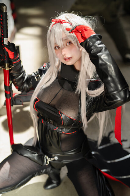 紅蓮:ブラックシャドウ『勝利の女神：NIKKE』／天然水（@tennensui_cos）