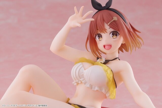 太もも&お腹が眩しい！水着「ライザ」のフィギュアが登場―チャーミングな八重歯が覗く笑顔もカワイイ