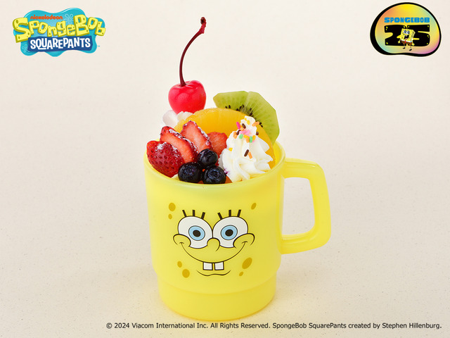 『スポンジ・ボブ』CAFE Secret Recipeメニュー「HAPPYファンキー！彩りフルーツとたっぷりカップケーキ」