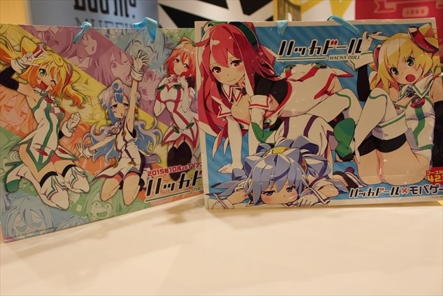 無料配布物はうちわがトレンド、ポストカード、紙袋など登場：コミケ88レポート