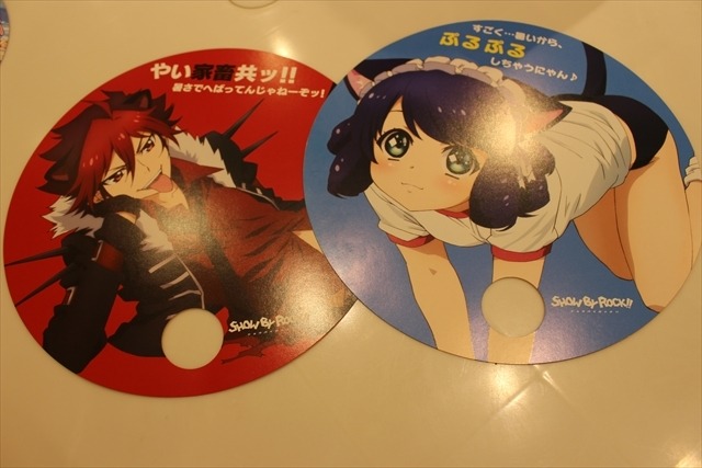 無料配布物はうちわがトレンド、ポストカード、紙袋など登場：コミケ88レポート