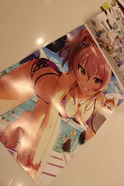 無料配布物はうちわがトレンド、ポストカード、紙袋など登場：コミケ88レポート