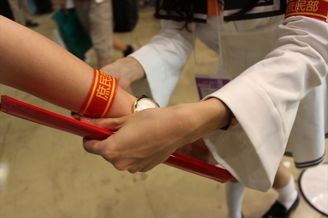 無料配布物はうちわがトレンド、ポストカード、紙袋など登場：コミケ88レポート