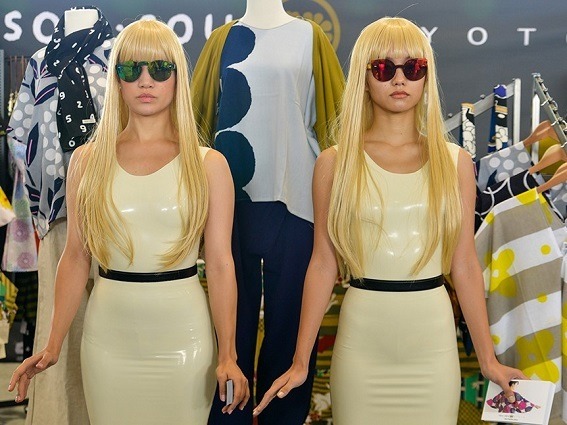 FEMMが会場に登場 (c) Kevin Frates