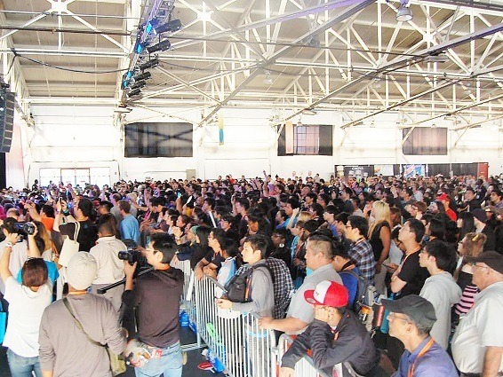 超満員のライブ会場 (c) Kiyoshi Morihara