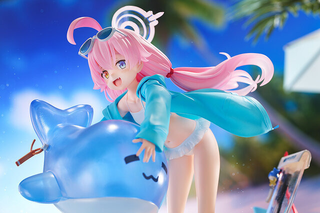 「動いてないのに暑いよ～」を再現！『ブルアカ』水着ホシノがフィギュアになって登場―ゲーム内では見られない後ろ姿も