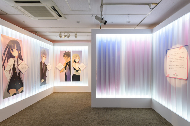 「15周年記念 妖狐×僕SS・藤原ここあ展」展覧会エントランス（C）Cocoa Fujiwara/SQUARE ENIX