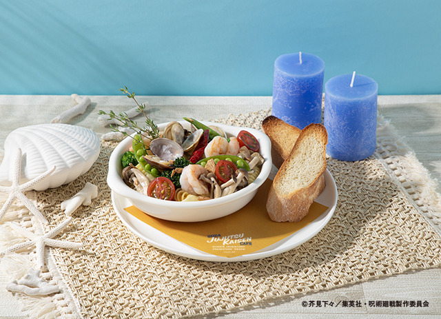 【七海建人】好物のアヒージョパスタ＆バゲット（C）芥見下々／集英社・呪術廻戦製作委員会