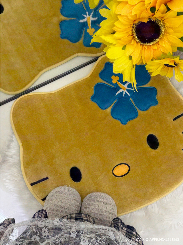 ハローキティ × SPINNS サマーシリーズアイテム「ラグマット」（C）’24 SANRIO APPR.NO.L651563