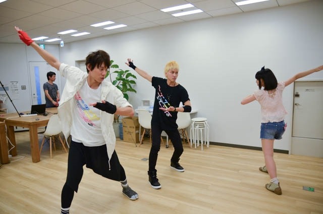 伊勢大貴と大西洋平がレクチャー 、「ニンニンジャー」EDダンスはこう踊ろう！動画で紹介