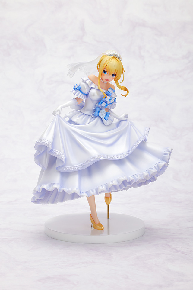 （C）暁なつめ・三嶋くろね 発行：株式会社KADOKAWA