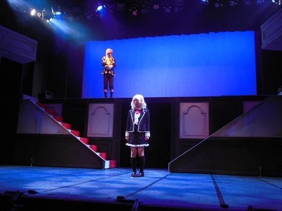 舞台「DIABOLIK LOVERS」官能的で耽美、兄弟とヒロインの関係性はちょっと不思議な”連帯感”