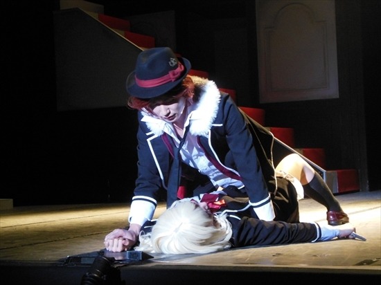 舞台「DIABOLIK LOVERS」官能的で耽美、兄弟とヒロインの関係性はちょっと不思議な”連帯感”