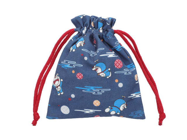 「ドラえもん未来デパート限定 巾着 ひし形/エ霞」各1,210円（税込）（C）Fujiko-Pro（C）Fujiko-Pro,Shogakukan,TV-Asahi,Shin-ei,and ADK