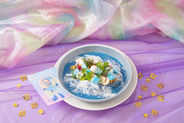 おジャ魔女どれみカフェ 2024のデザートメニュー「あいこのアサイーポンチ」（C）東映アニメーション