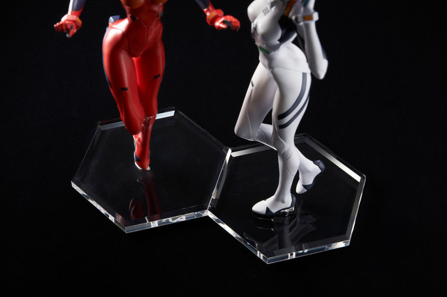 惣流・アスカ・ラングレー／綾波レイ　イラスト／貞本義行　（C）カラー