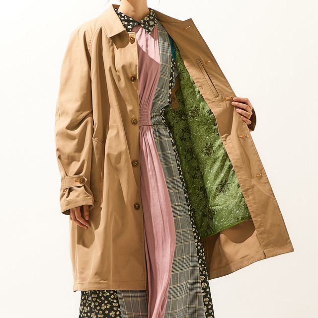 『夏目友人帳』×SuperGroupies「夏目友人帳 モデル ステンカラーコート」（C）緑川ゆき・白泉社／「夏目友人帳」製作委員会