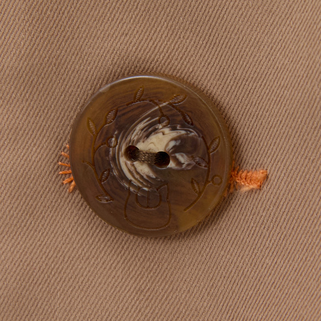 『夏目友人帳』×SuperGroupies「夏目友人帳 モデル ステンカラーコート」（C）緑川ゆき・白泉社／「夏目友人帳」製作委員会