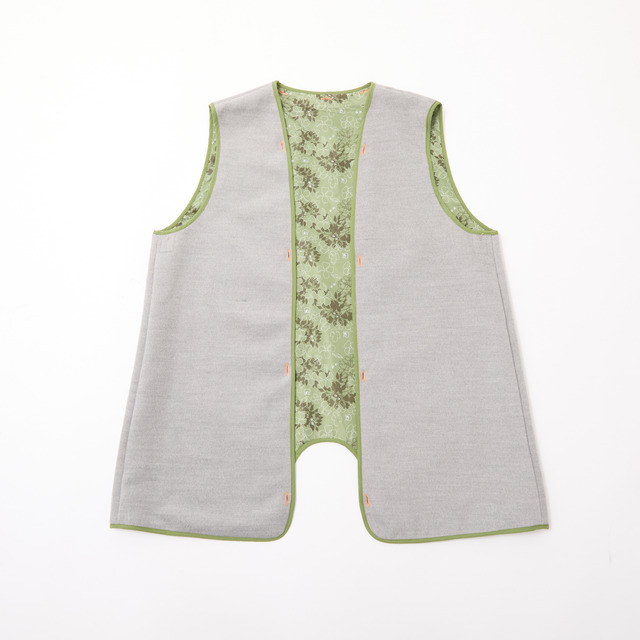 『夏目友人帳』×SuperGroupies「夏目友人帳 モデル ステンカラーコート」（C）緑川ゆき・白泉社／「夏目友人帳」製作委員会