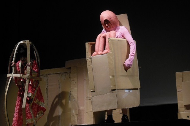 『舞台　増田こうすけ劇場　ギャグマンガ日和』(c)増田こうすけ/集英社 (c)「舞台 増田こうすけ劇場ギャグマンガ日和」製作委員会