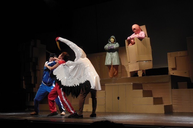 『舞台　増田こうすけ劇場　ギャグマンガ日和』(c)増田こうすけ/集英社 (c)「舞台 増田こうすけ劇場ギャグマンガ日和」製作委員会