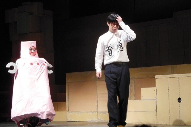 『舞台　増田こうすけ劇場　ギャグマンガ日和』(c)増田こうすけ/集英社 (c)「舞台 増田こうすけ劇場ギャグマンガ日和」製作委員会