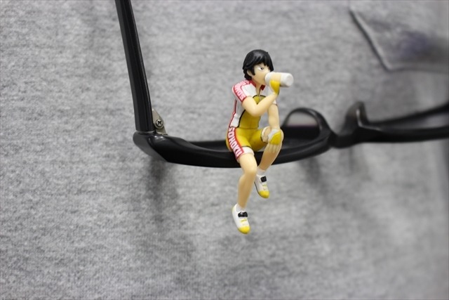 コップのフチに「弱虫ペダル 」　総北メンバーをあちこちにひっかけた